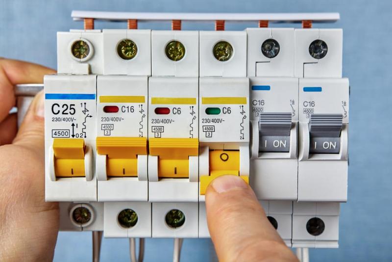Les services essentiels d'un &eacute;lectricien pour la s&eacute;curit&eacute; de votre maison